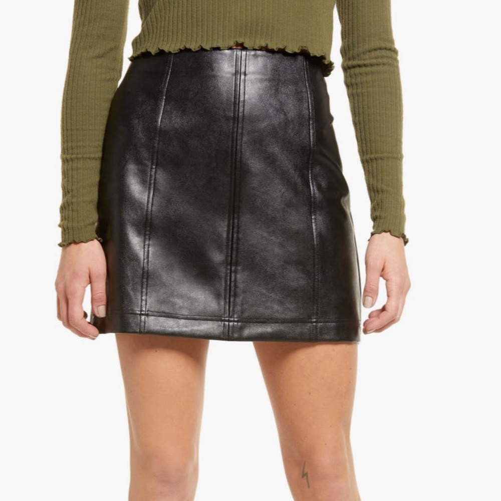 Tinsel, vegan leather mini skirt. Size small.